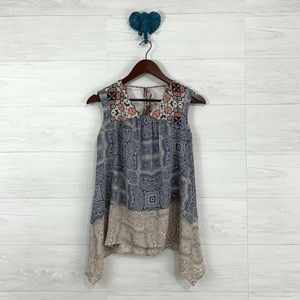 Knox Rose sleeveless v neck blouse